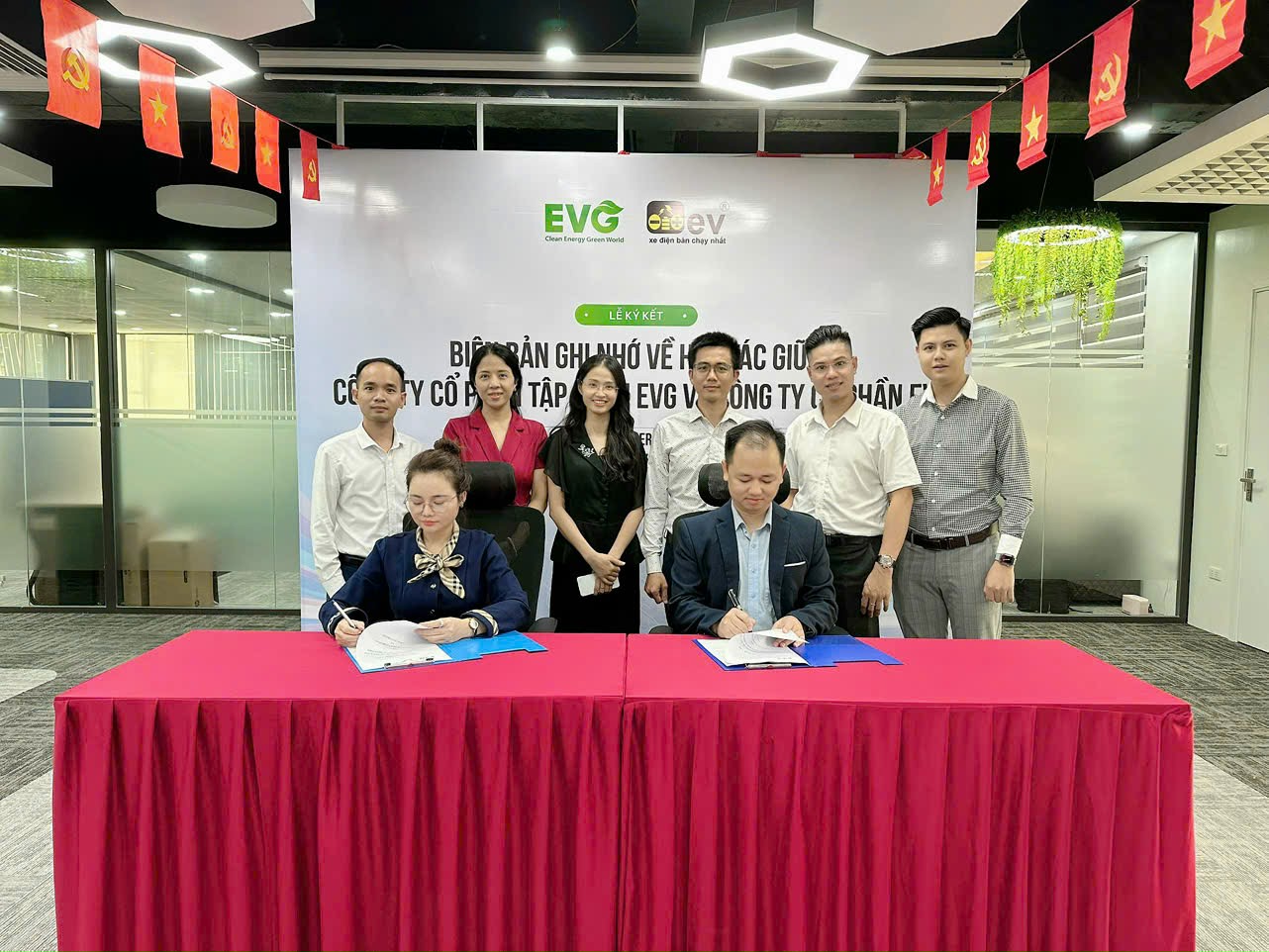 Lễ ký kết giữa EVG Group & EV thu hút chuyên gia và giới đầu tư quan tâm rộng rãi