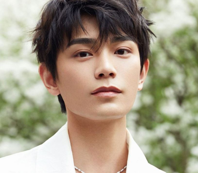 Tiểu sử Đinh Vũ Hề