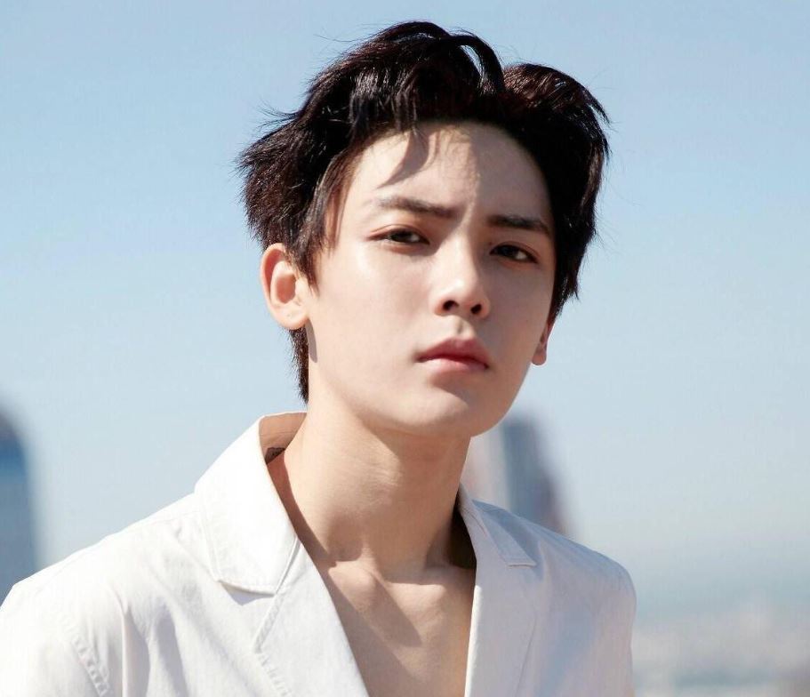 Tiểu sử Hầu Minh Hạo