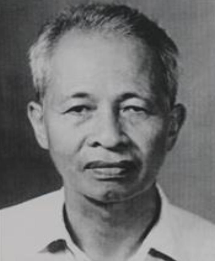 Đồng chí từng giữ nhiều chức vụ khác nhau như Phó Giám đốc Trường Đảng Nguyễn Ái Quốc, Phó Chánh Văn phòng TW Đảng,….