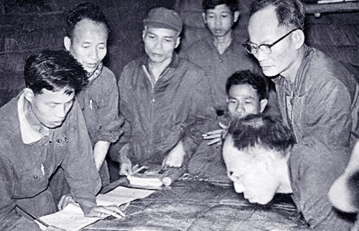 Vào năm 1937, đồng chí bắt đầu tham gia hoạt động cách mạng do Đoàn Thanh niên Dân chủ Đảng Cộng sản Việt Nam tổ chức