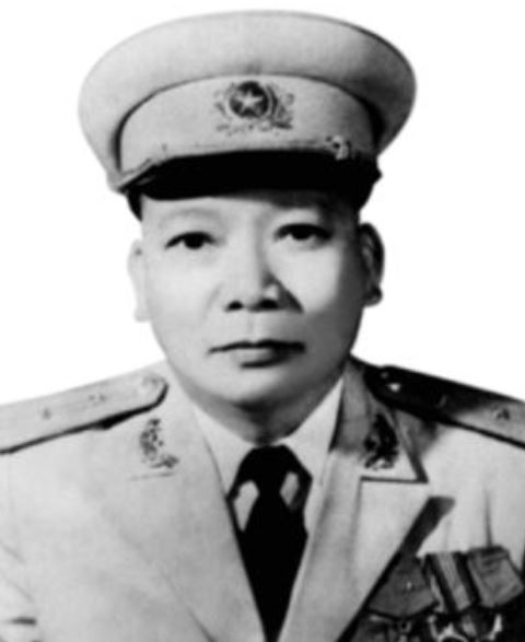 Ông đã được Nhà nước trao tặng nhiều giải thưởng như Huân chương Hồ Chí Minh, Huy hiệu 75 tuổi Đảng Cộng sản Việt Nam,…
