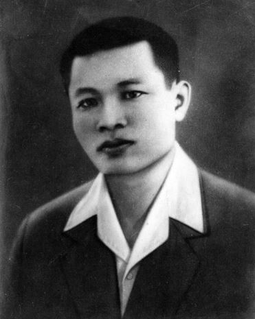 Vào đầu năm 1930, ông bị giặc Pháp bắt đày lên Buôn Ma Thuột rồi chính thức gia nhập Đảng Cộng Sản Việt Nam