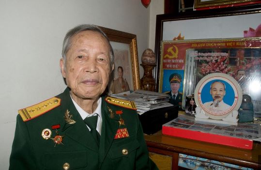 La Văn Cầu được biết đến là sĩ quan của Quân đội nhân dân Việt Nam
