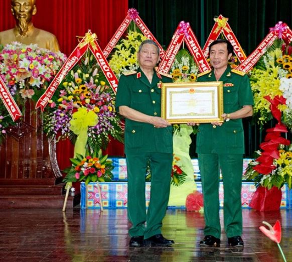 Ông Tiêu Văn Mẫn đã được trao tặng nhiều giải thưởng cao quý như huy chương quân kỳ quyết thắng, huân chương quân công hạng II,…