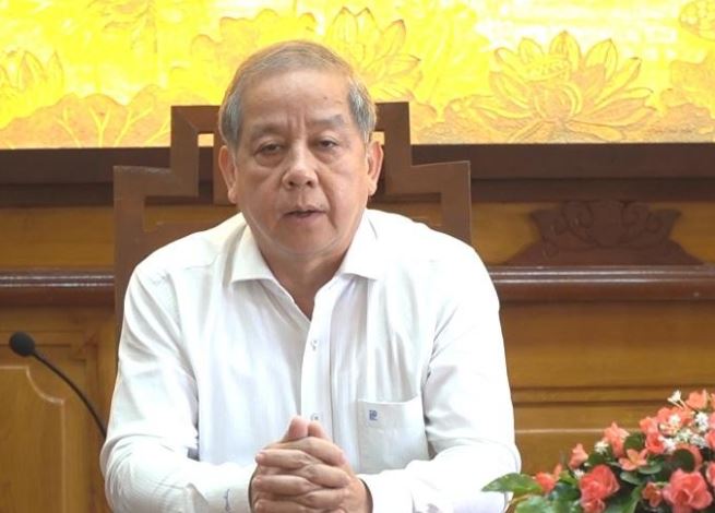 Ông từng đảm nhận nhiều chức vụ khác nhau như Phó Chủ tịch UBND tỉnh Thừa Thiên Huế, Ủy viên Ban Thường vụ tỉnh ủy, Ủy viên Ủy ban Đối ngoại của Quốc hội,…