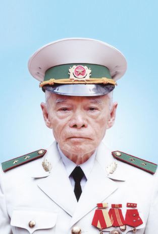 Ông từng làm Chủ nhiệm Việt Minh tỉnh và Cục trưởng Cục Bảo vệ nội bộ của Bộ Công an
