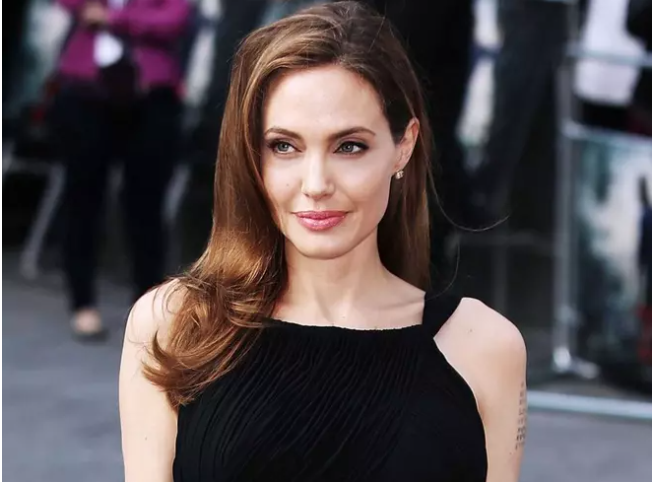 Angelina Jolie được đánh giá là tiêu chuẩn vàng nhan sắc thế giới