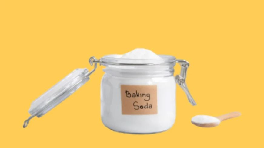 Baking soda không chỉ là nguyên liệu làm bánh mà còn giúp làm sạch không gian bếp