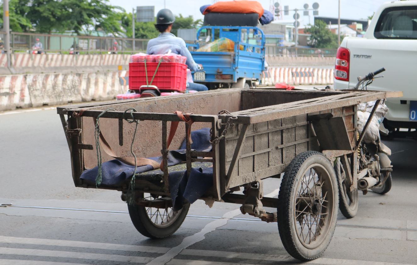 Xe lôi là phương tiện phổ biến ở nông thôn