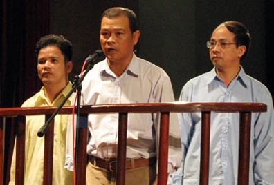 Năm 2007, ông Trần Văn Thanh bị Công an thành phố Đà Nẵng truy tố vì hành vi "Phát tán Công văn số 73 và 77 của Viện Kiểm sát Nhân dân