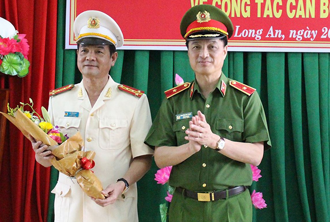 Ngày 20/08/2020, đồng chí Lê Hồng Nam được thượng tướng Trần Quốc Tỏ trao bằng Tiến sĩ tại Học viện Cảnh sát nhân dân