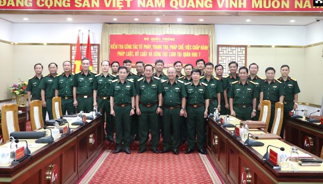 Ngày 18/11, Võ Minh Lương đã kiểm tra công tác tư pháp, thanh tra, pháp chế, việc chấp hành pháp luật, kỷ luật tại Quân khu 7