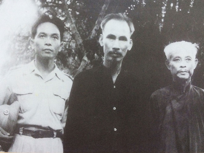 Ngày 17/11/1945, Bùi Đằng Đoàn được Hồ Chí Minh tham gia Ban cố vấn Chủ tịch nước