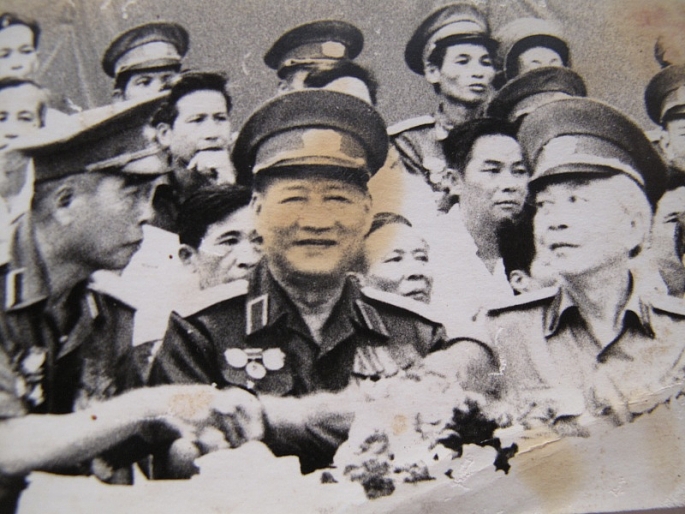Đồng chí Trung được bầu giữ chức vụ Phó Chủ tịch Hội đồng Nhà nước, Chủ tịch HDDT từ năm 1987 đến 1992