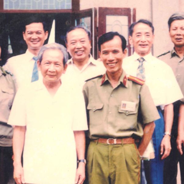Từ năm 1948, ông công tác trong lực lượng công an tại tỉnh Biên Hòa, sau là tỉnh Thủ Biên, Việt Nam