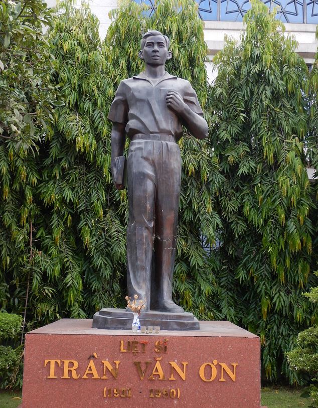 Trần Văn Ơn là anh hùng lực lượng vũ trang nhân dân Việt Nam