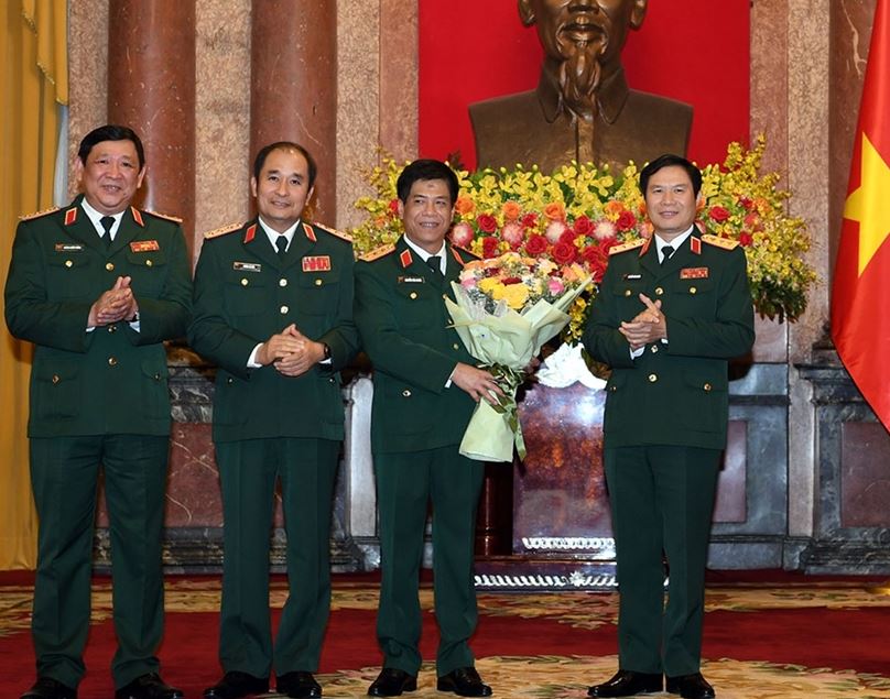 Chiều 16-3, đồng chí Võ Văn Thưởng đã trao quyết định thăng quân hàm từ Trung tướng lên Thượng tướng đối với đồng chí Nguyễn Văn Nghĩa