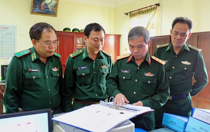 Chiều 4/11, Thượng tướng Đỗ Căn đã tiến hành kiểm tra, nắm tình hình hoạt động công tác Đảng, công tác chính trị của Bộ tại Thừa Thiên Huế