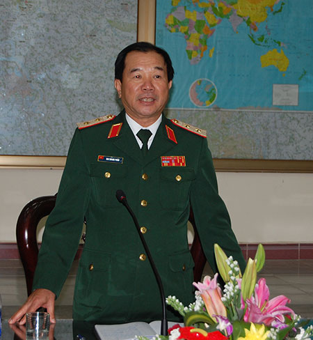 Tháng 12/1972, Mai Quang Phấn bắt đầu tham gia nhập ngũ và trở thành chiến sỹ tại Tiểu đoàn 771, Trung đoàn 57 của Quân khu 4