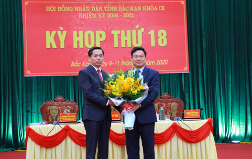 Chiều 11/12, đồng chí Nguyễn Long Hải được bầu giữ chức vụ Chủ tịch UBND tỉnh Bắc Kạn nhiệm kỳ 2016 - 2021