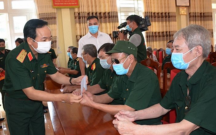 Vào ngày 19/07/2021, Trịnh Văn Quyết làm chủ đã đến thăm hỏi, động viên, tặng quà các thương binh đang được chăm sóc tại Trung tâm tỉnh Phú Thọ