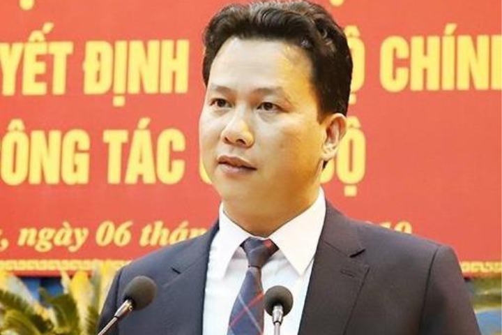 Vào ngày 20/09/2002, đồng chí được kết nạp vào Đảng cộng sản Việt Nam và trở thành đảng viên chính thức