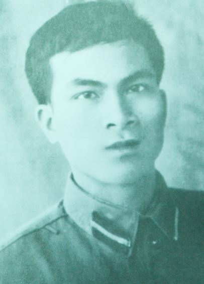 Đoàn Sinh Hưởng được biết đến là một sĩ quan cấp cao trong Quân đội nhân dân Việt Nam mang quân hàm Trung tướng