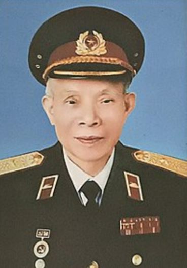 Hoàng Đăng Huệ là bí thư Đảng ủy kiêm Phó Tư lệnh chính trị Binh chủng Tăng – Thiết giáp của Quân đội nhân dân Việt Nam
