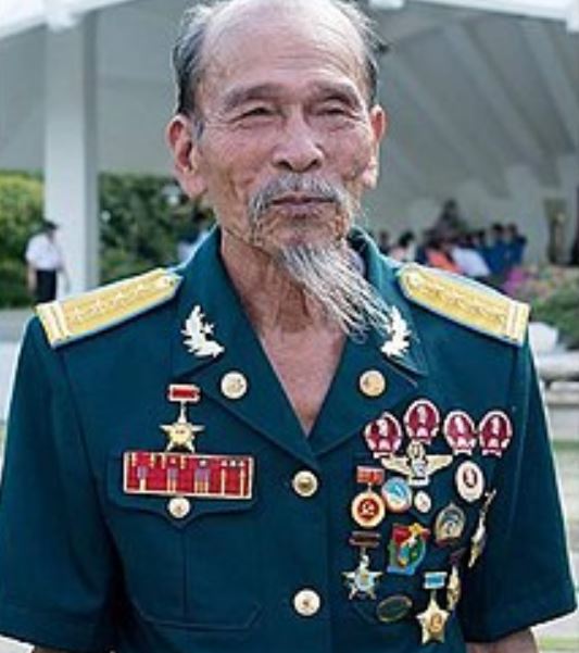 Nguyễn Văn Bảy được biết đến là sĩ quan cấp cao của lực lượng Không quân Nhân dân Việt Nam với cấp bậc Đại tá