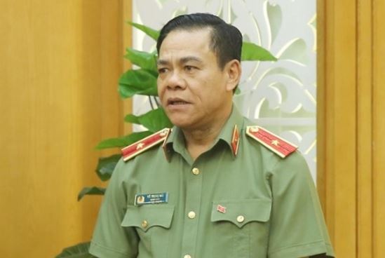 Tháng 03/1988, ông tham gia nhập ngũ rồi trở thành chiến sĩ của Tiểu đoàn 2, Bộ đội biên phòng Nghệ Tĩnh