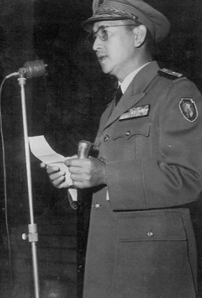 Ông từng giữ nhiều chức vụ khác nhau như Chỉ huy trưởng ở trường Đại học Quân sự ở Sài Gòn, Chỉ huy trưởng trường Võ bị Liên quân,…