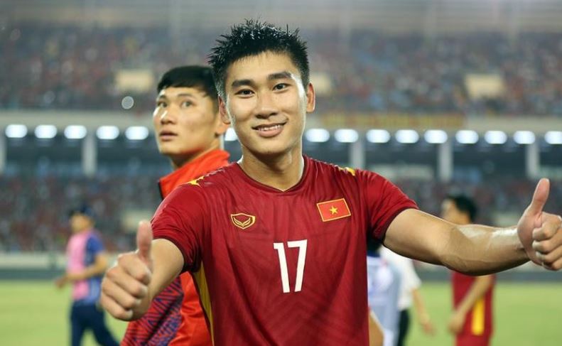Nhâm Mạnh Dũng là cầu thủ đang chơi vị trí tiền đạo cắm cho Viettel cùng đội tuyển U-23 Việt Nam