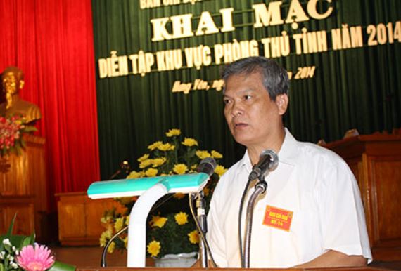 Ngày 08/05/1976, ông được kết nạp vào Đảng Cộng sản Việt Nam rồi trở thành chính thức ngay sau đó