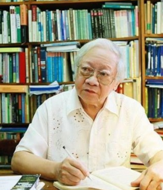 Trần Đình Sử là một trong những nhà lí luận văn học hàng đầu của Việt Nam