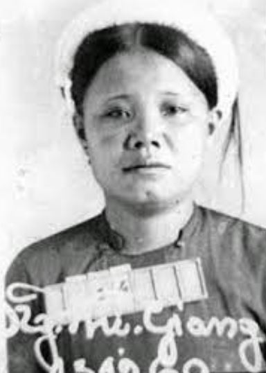 Bà Nguyễn Thị Giang từng phụ trách việc tuyên truyền, làm binh vận - liên lạc giữa các cơ sở đảng ở Bắc Ninh, Bắc Giang, Phú Thọ, Yên Bái...