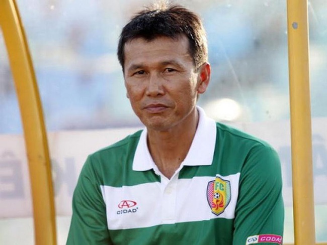 Anh Trần Công Minh từng tham gia thi đấu vào CLB và Quốc tế rồi trở thành HLV trưởng của Đồng Tâm Long An