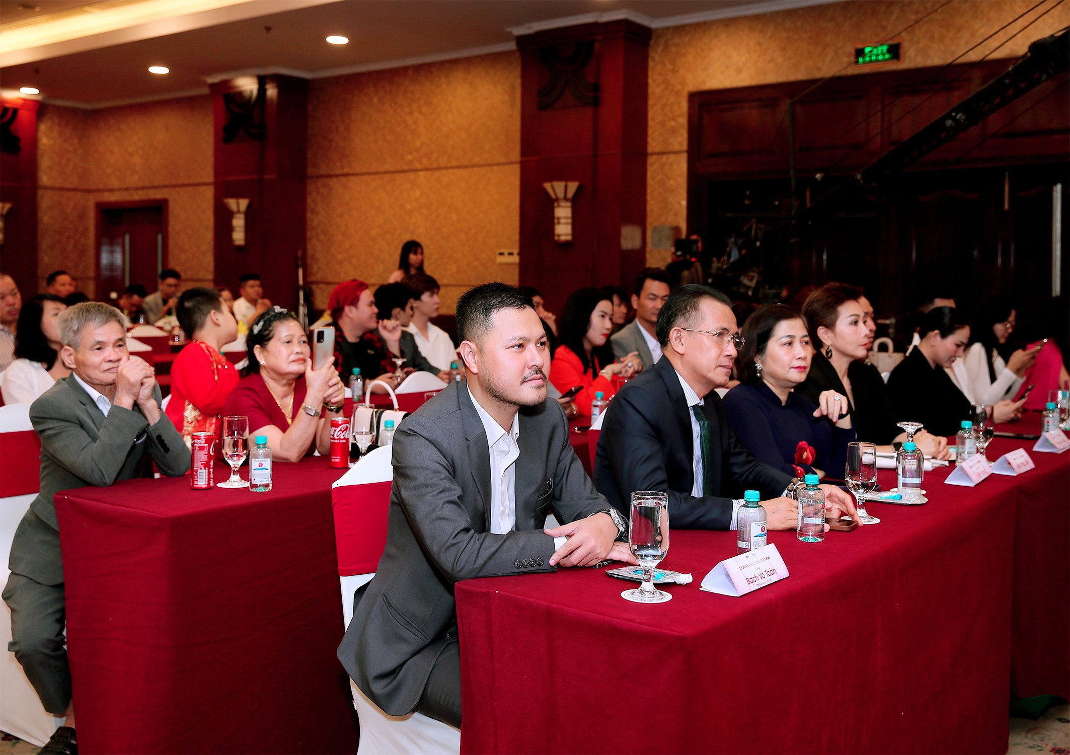 Ông Bạch Võ Toàn – Founder thương hiệu Thế Giới Xe Chạy Điện tham gia họp báo Miss Cosmetic Vietnam