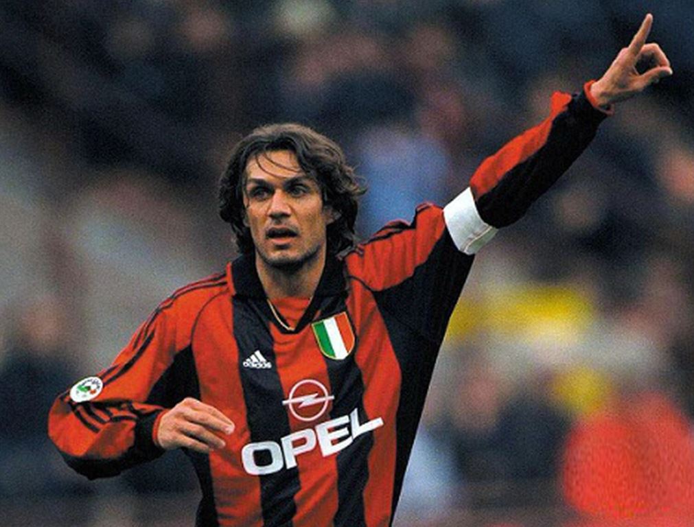 Paolo Maldini có tên đầy đủ là Paolo Cesare Maldini sinh 26/6/1968 tại Milano nước Ý