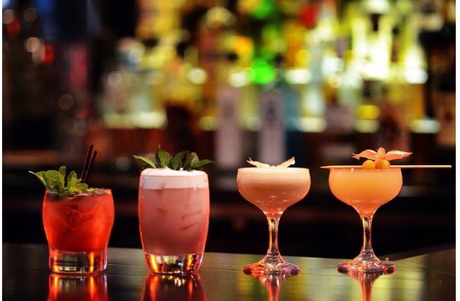 Cocktail là thức uống quen thuộc trong đời sống hiện đại, được pha từ rượu và các hương liệu