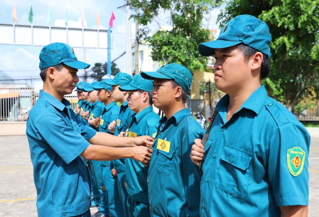 Chỉ huy trưởng Ban Chỉ huy quân sự cấp xã là công dân Việt Nam từ đủ 18 - 35 tuổi hoặc không quá 45 tuổi