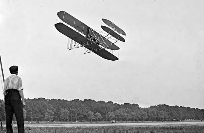 Chiếc máy bay đầu tiên trên Thế Giới ra đời năm 1903