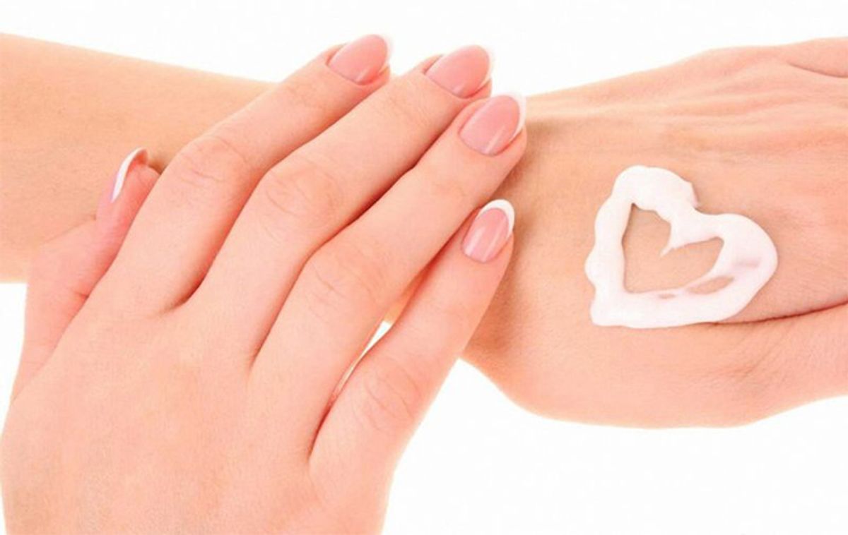 Khi chúng ta sử dụng Vaseline thường xuyên sẽ đem lại bàn tay mềm mại